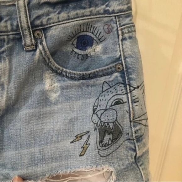 American‎ Eagle button fly shorts - Picture 5 of 10